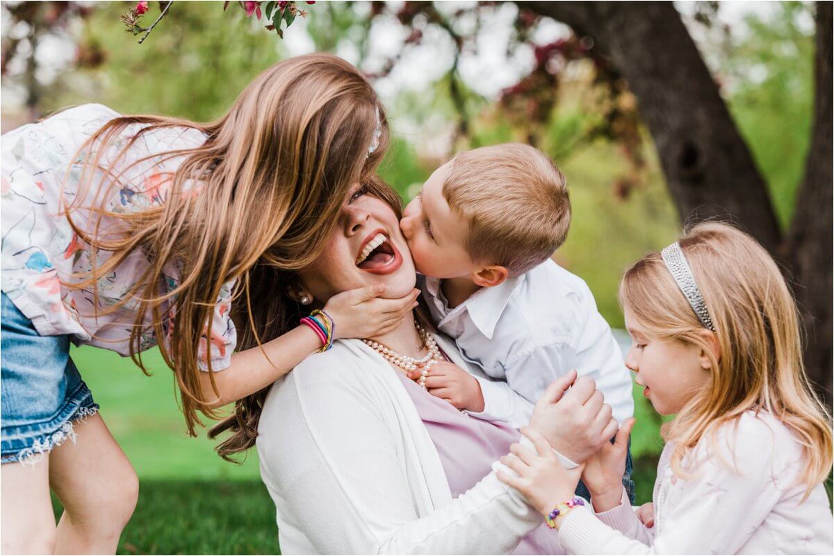 Kids kissing and hugging mom in the park - London Ontario Family Maternity Photographer - Dylan Martin Photography